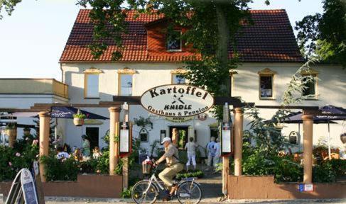 לובנאו Kartoffelgasthaus & Pension Knidle מראה חיצוני תמונה